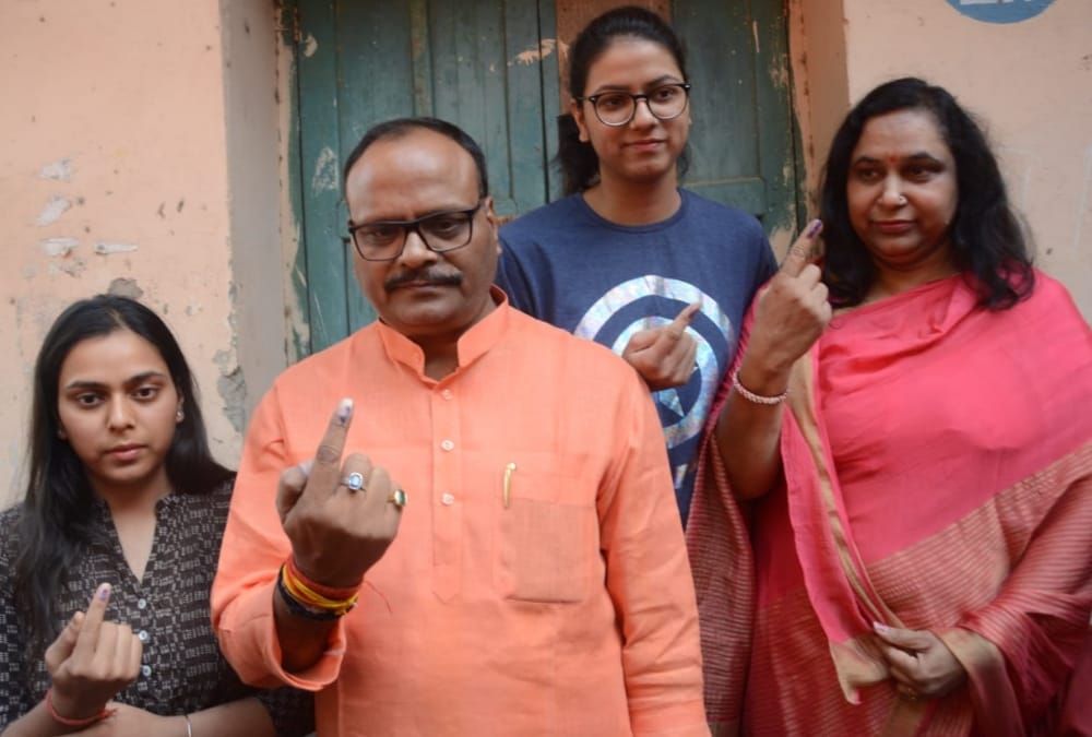 Lok Sabha Elections 2019 People queued up for voting in lucknow.