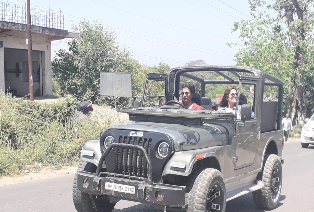zarine khan and Anshuman Jha film shooting in gaggal kangra