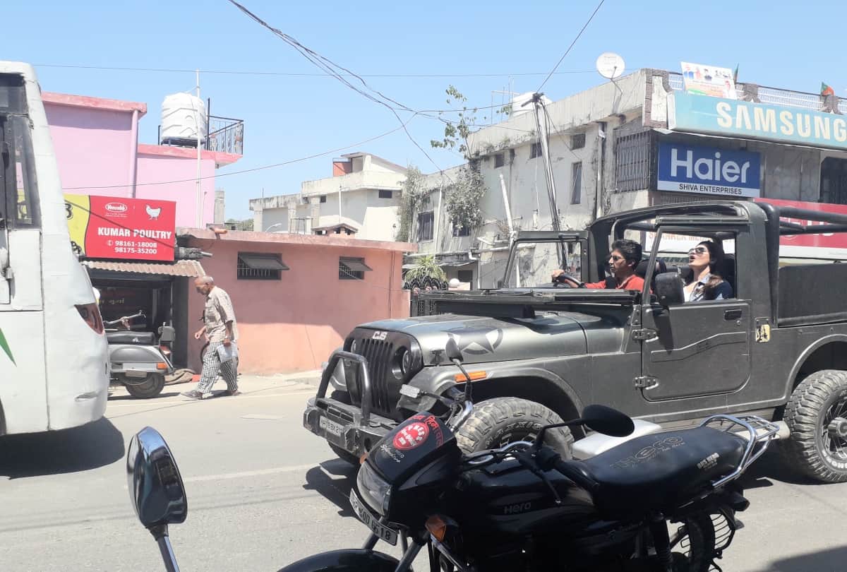 zarine khan and Anshuman Jha film shooting in gaggal kangra