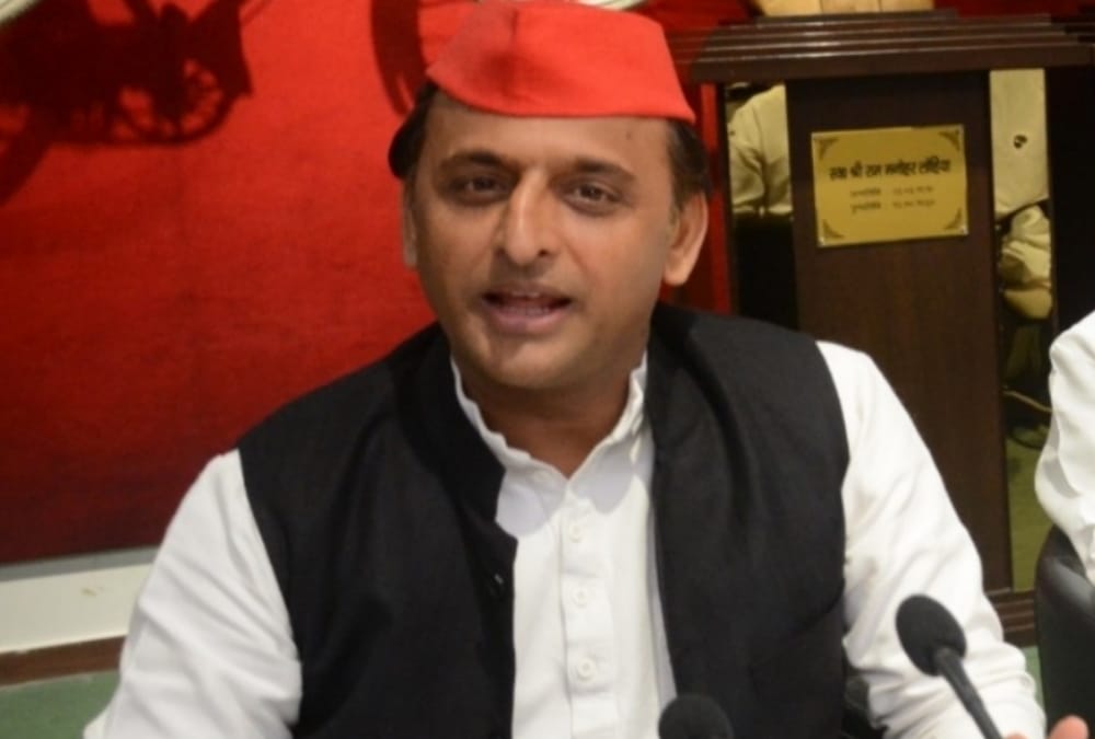 Akhilesh Yadav will give laptops to 51 toppers.