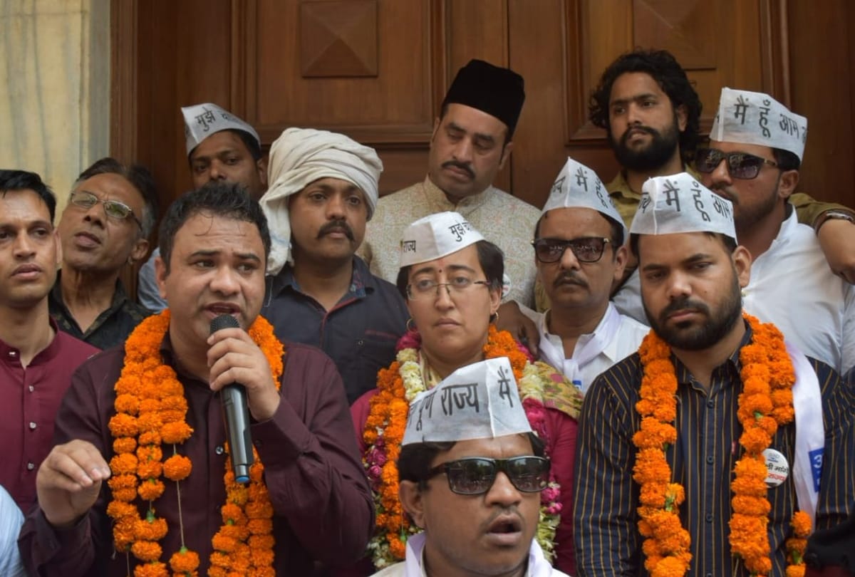 lok sabha elections 2019 former aap now bjp leader anil bajpai says atishi eats beef
