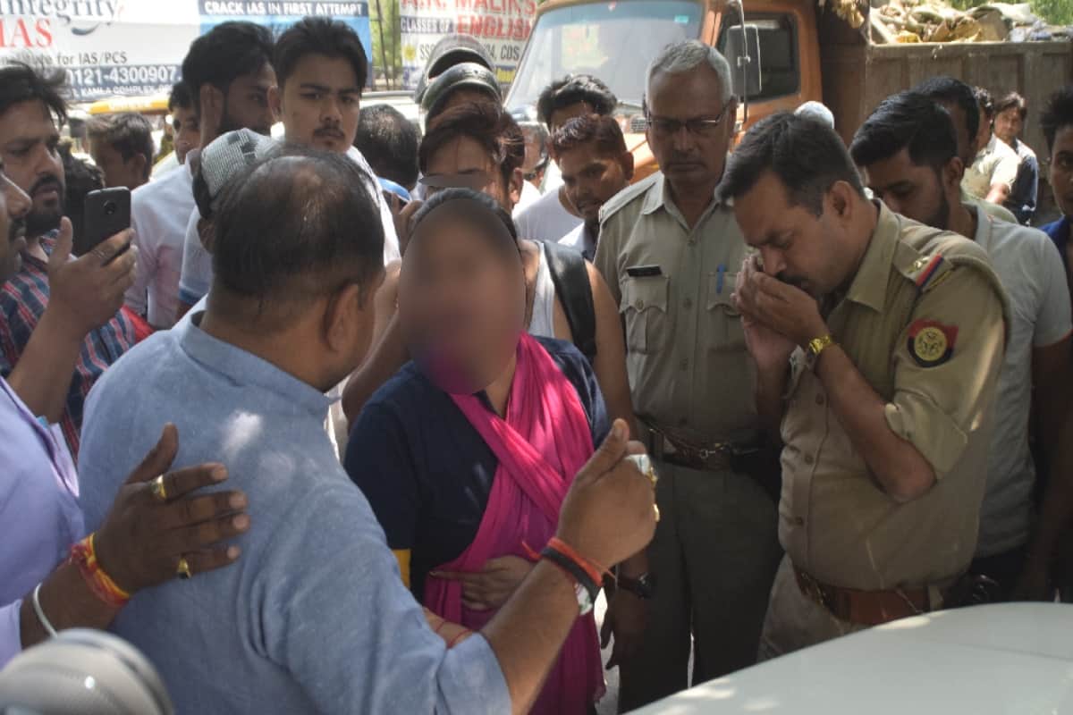 BJP leaders beats husband wife in Meerut,