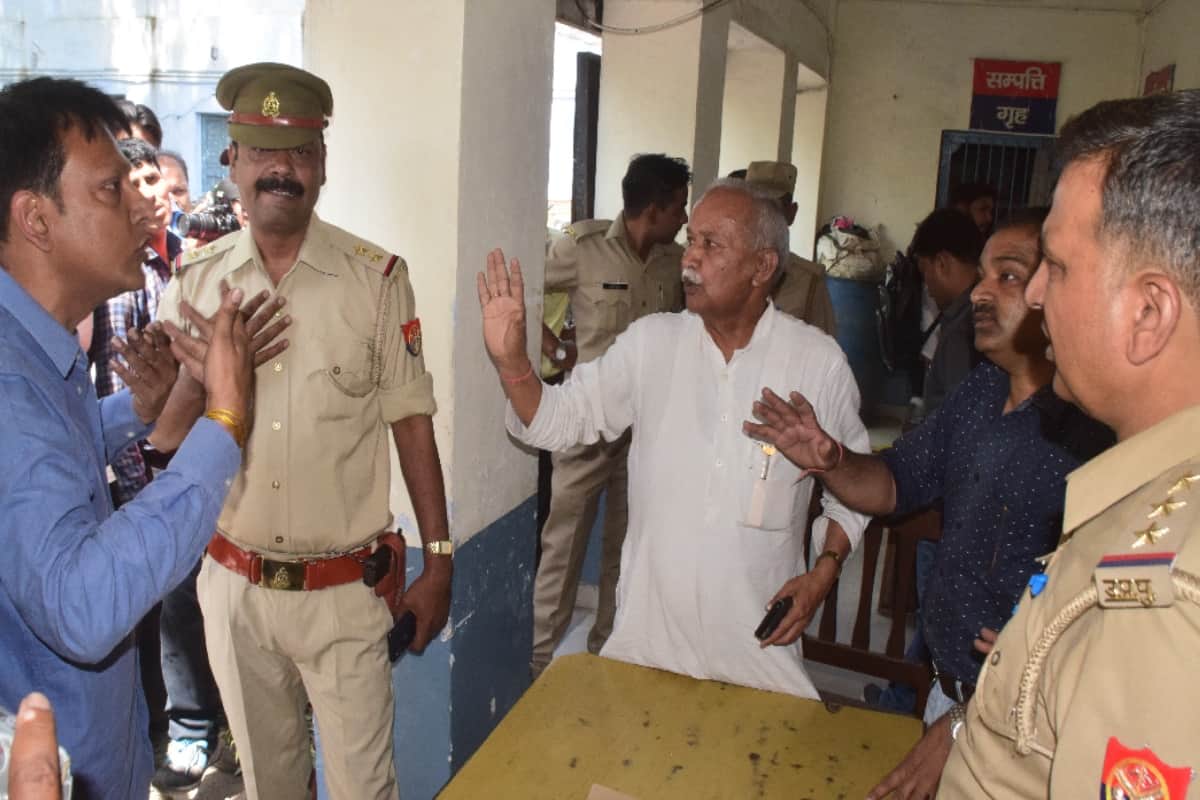 BJP leader started to tell himself BSP leader after beaten the couple in Meerut