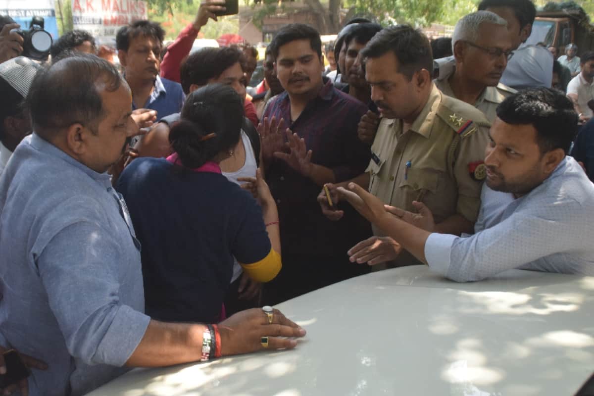 Bjp leader beaten a husband wife in Meerut, Police filed a case in pressure