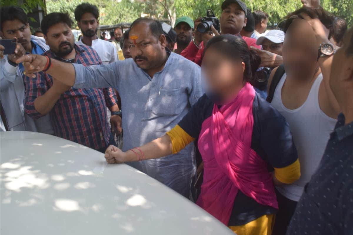 Bjp leader beaten a husband wife in Meerut, Police filed a case in pressure