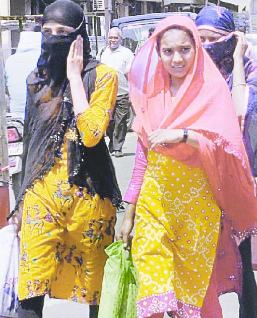 chilchilaati dhoop me bilbila uthe log