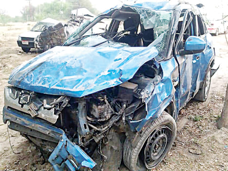 Four cars injured in tire burst, four injured
