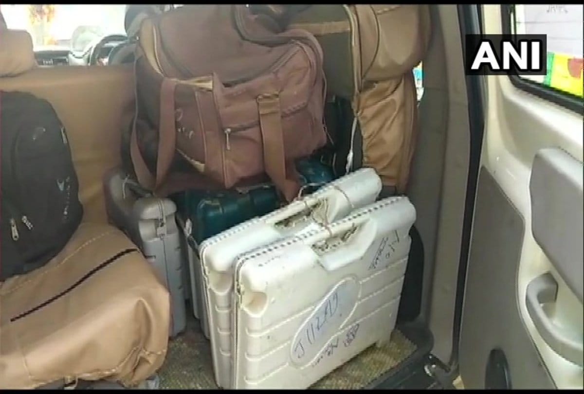 Lok Sabha Chunav 2019: EVM and VVPAT machines found from hotel in Muzaffarpur