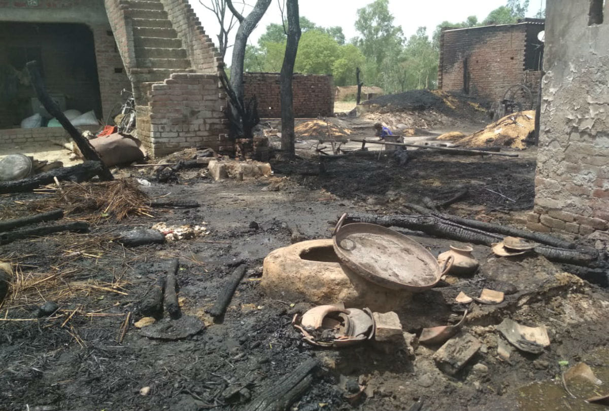 massive fire in village of kasganj