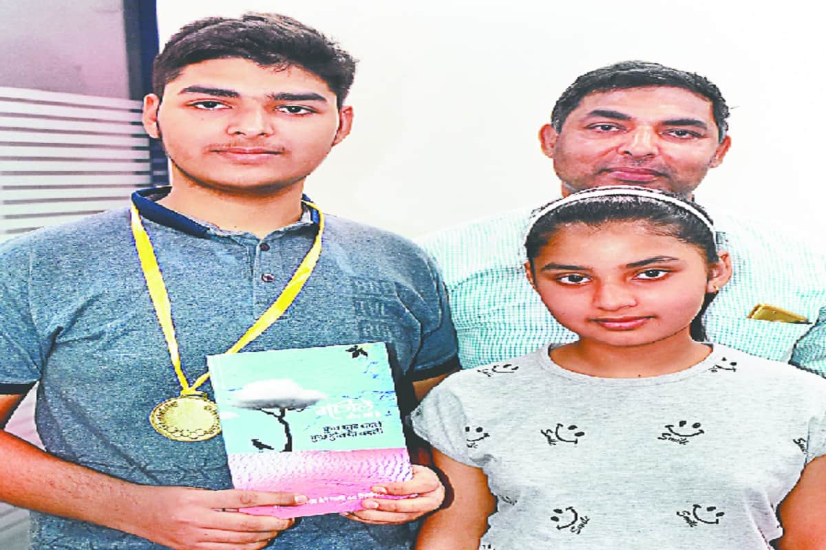 Amar Ujala honored toppers of ICSE Board at Meerut