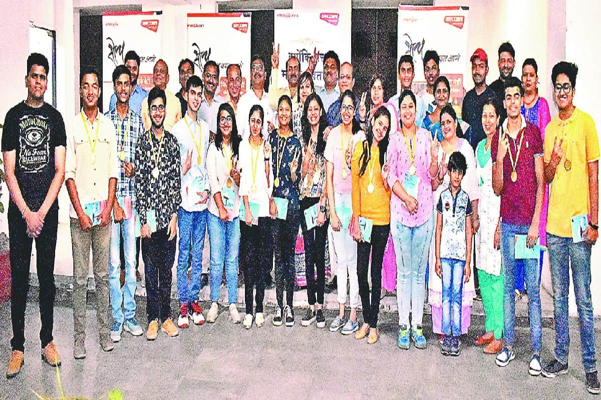 Amar Ujala honored toppers of ICSE Board at Meerut