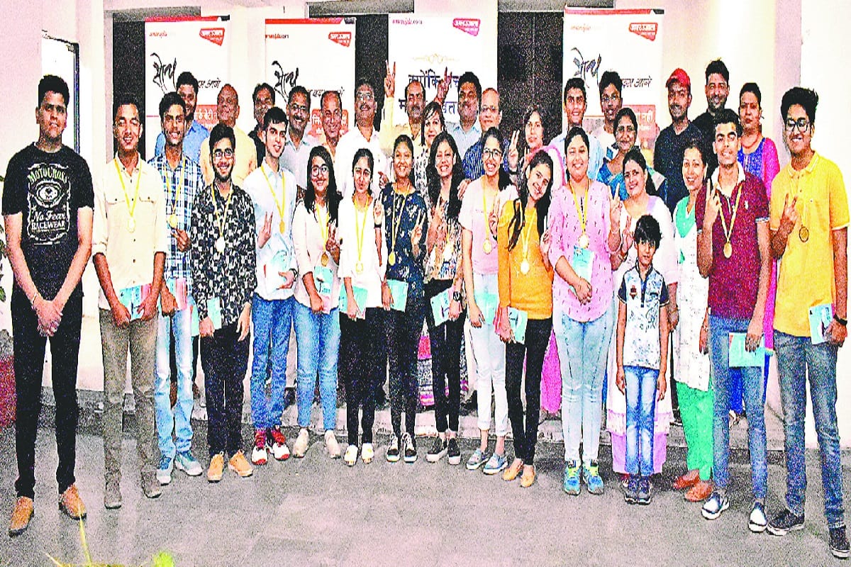 Amar Ujala honored toppers of ICSE Board at Meerut