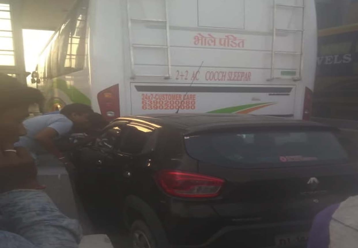Road accident on Agra Lucknow expressway, four people injured