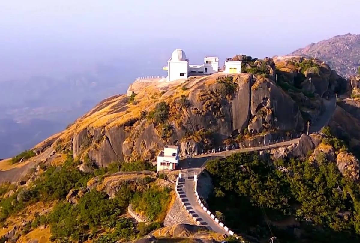 plan a trip to hill station mount abu near Delhi