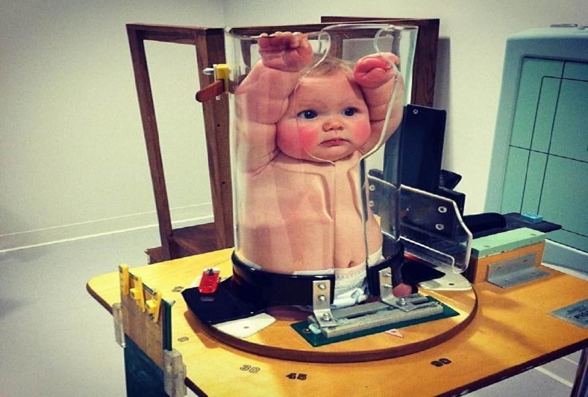 photos of small kids under pigg o stat x-ray machine is being viral and I can’t stop laughing