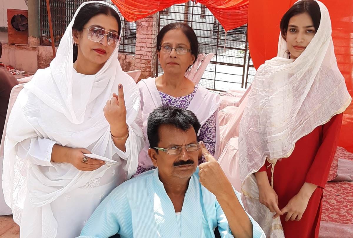 old people and Divyangjans also cast their vote