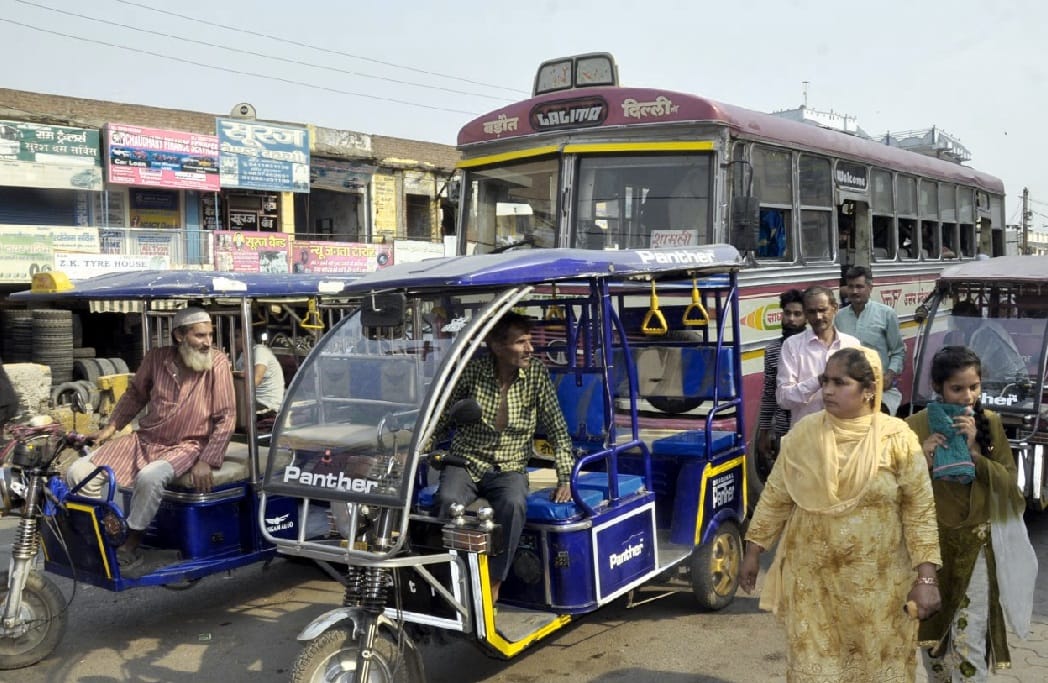 thande baste me pahuchi e riksha route diversion