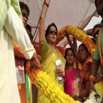 बस्ती में जनसभा को संबोधित करते हुए हेमा मालिनी