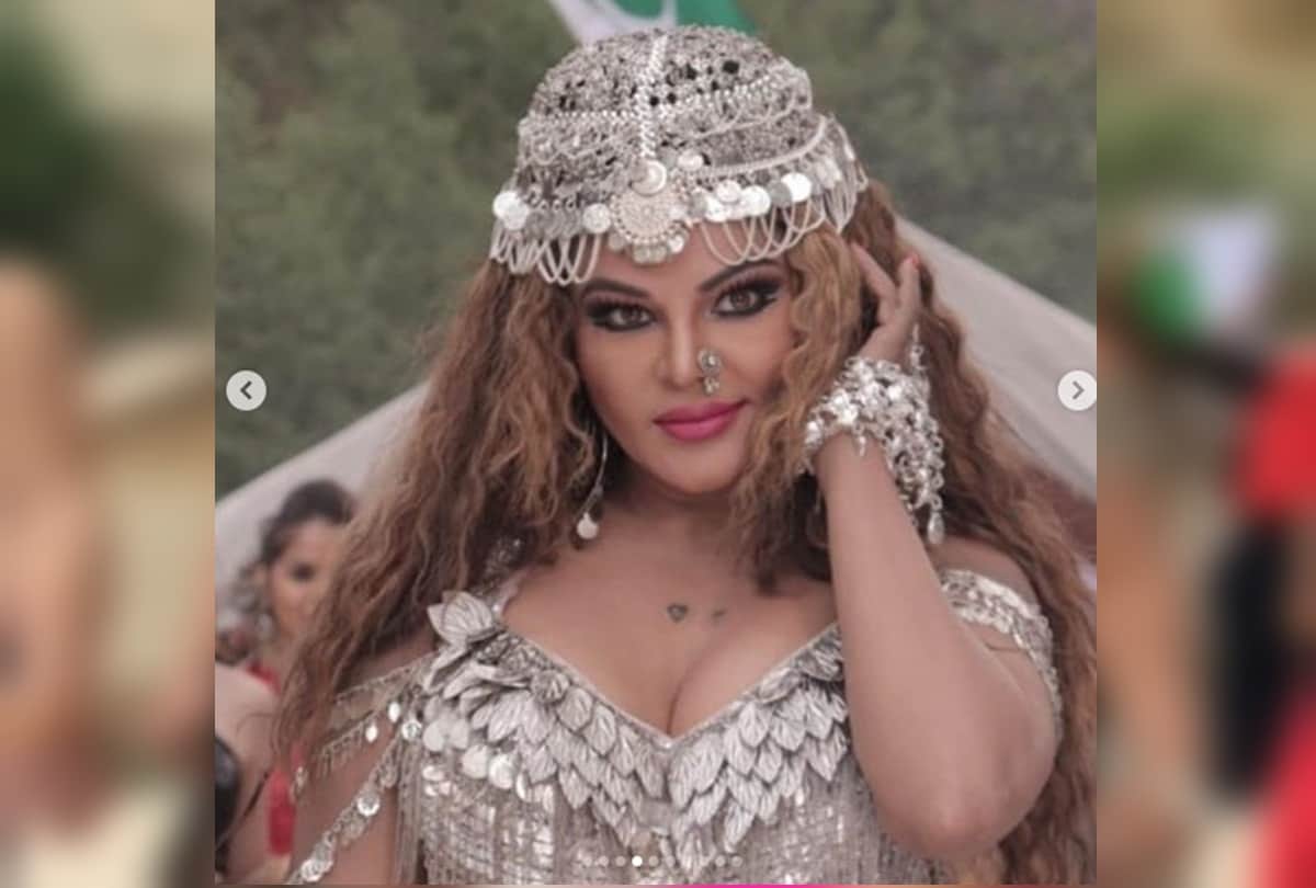 After Pakistani Flag Rakhi Sawant Trolled For sharing bikini photos