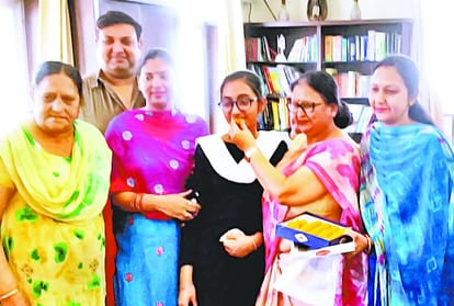 PSEB 10th Result 2019, Jasleen Kaur got second position in Punjab