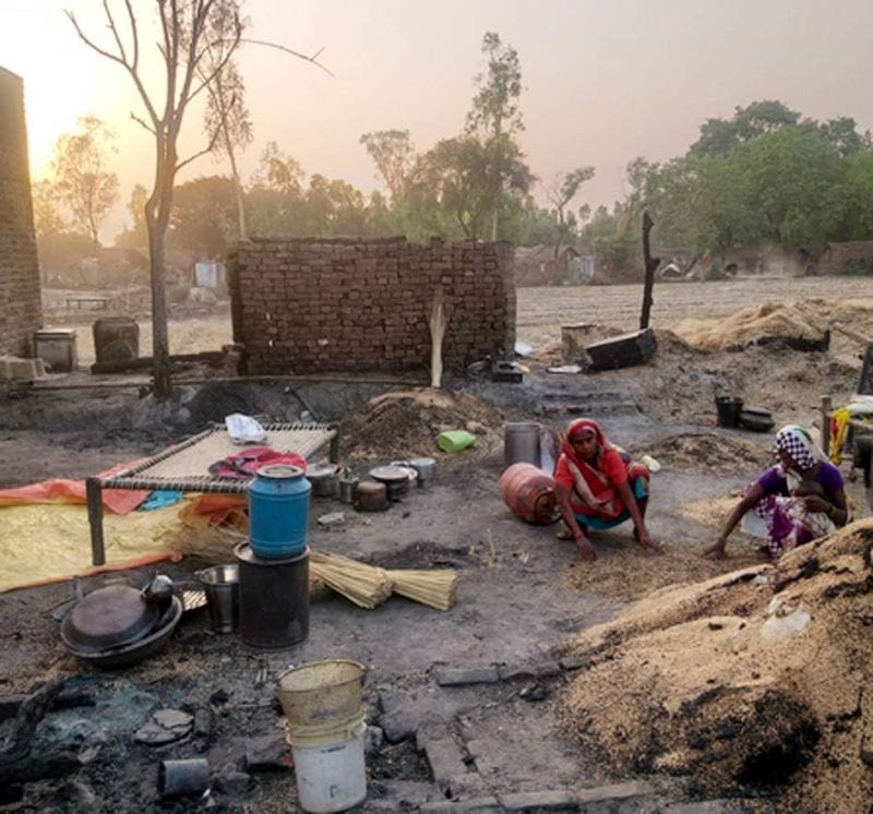 खुले आसमां के नीचे काटी रात, तबाही के मंजर ने झपकने नहीं दीं पलकें