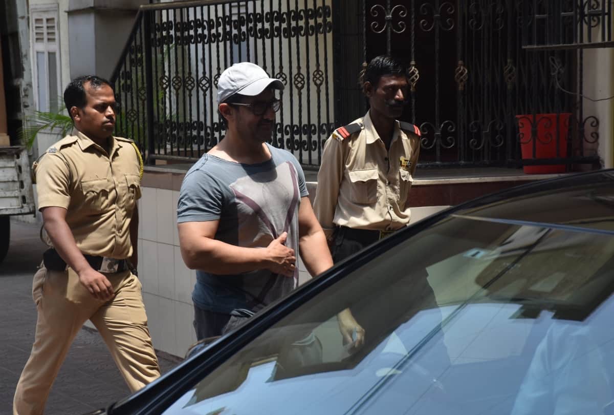 aamir khan spot outside in a clinic mumbai