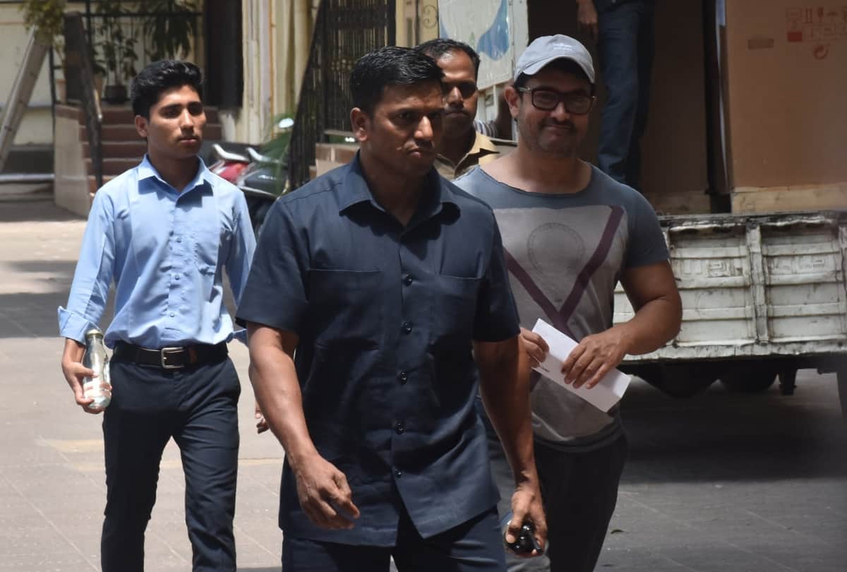 aamir khan spot outside in a clinic mumbai