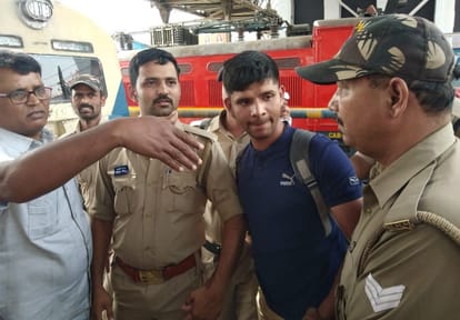 TTE injured by knife from military soldier in chandauli railway station