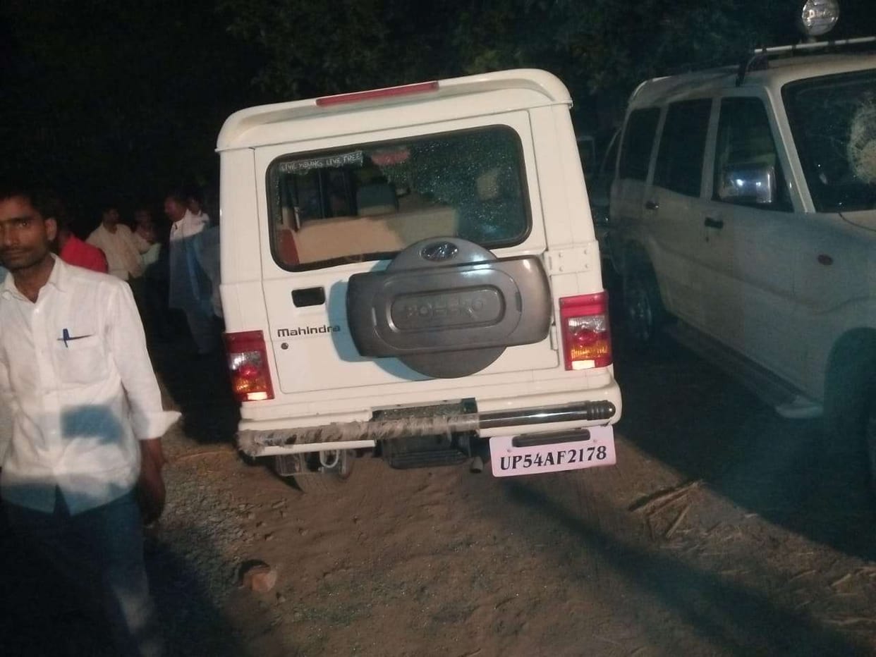 Five vehicles damaged by stone pelting