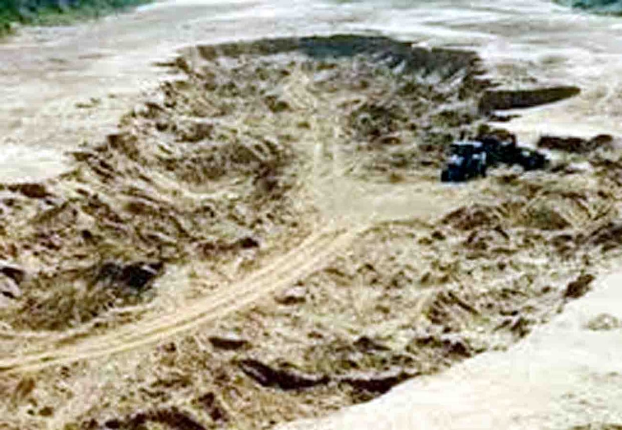 MLA freed four bullock carts full of mining sand in farrukhabad