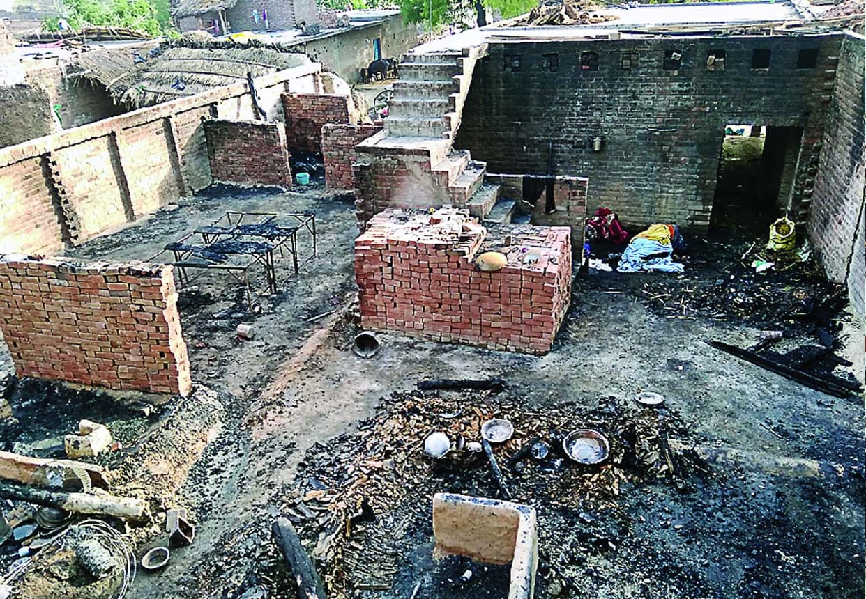 one Thousand bigha crop burnt into ashes and two animal died in fatehpur