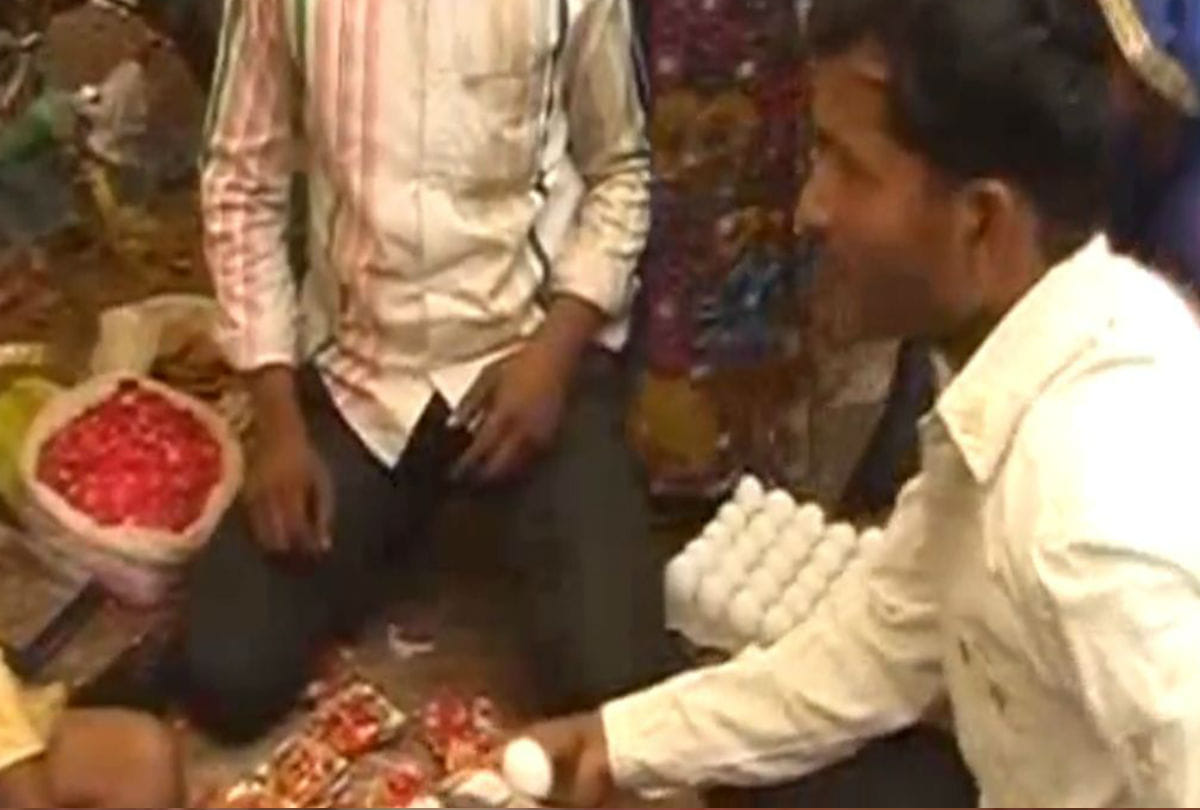 devotees worship in nagar sen temple with egg at firozabad