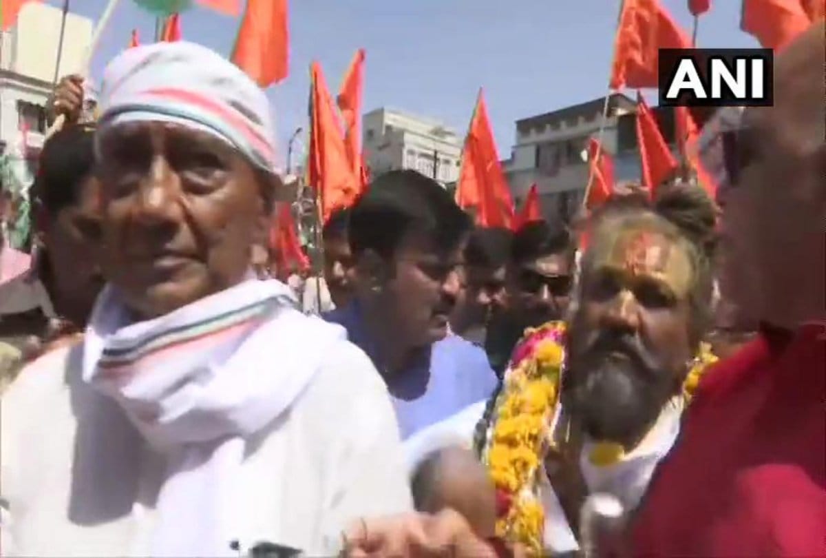 Lok Sabha Elections 2019 Digvijay Singh Road Show with Computer Baba in Bhopal