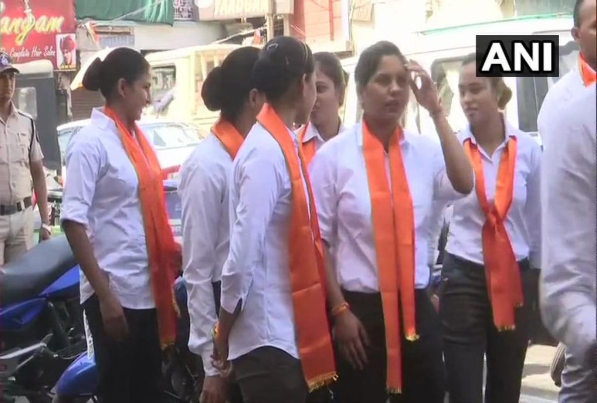 Lok Sabha Elections 2019 Digvijay Singh Road Show with Computer Baba in Bhopal