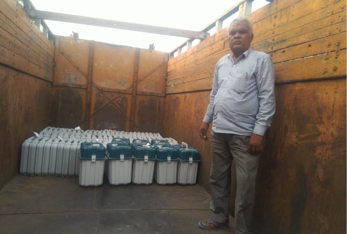 congress workers disarray seeing loading evm on truck in amethi