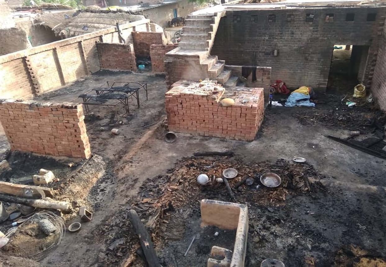 fire in seven houses in fatehpur