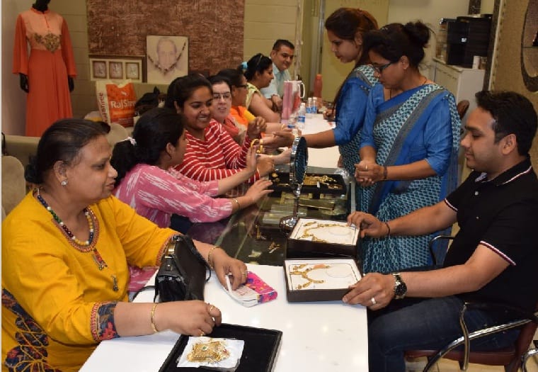 Ranaak in Sarafa Bazar on Akshay Tritiya
