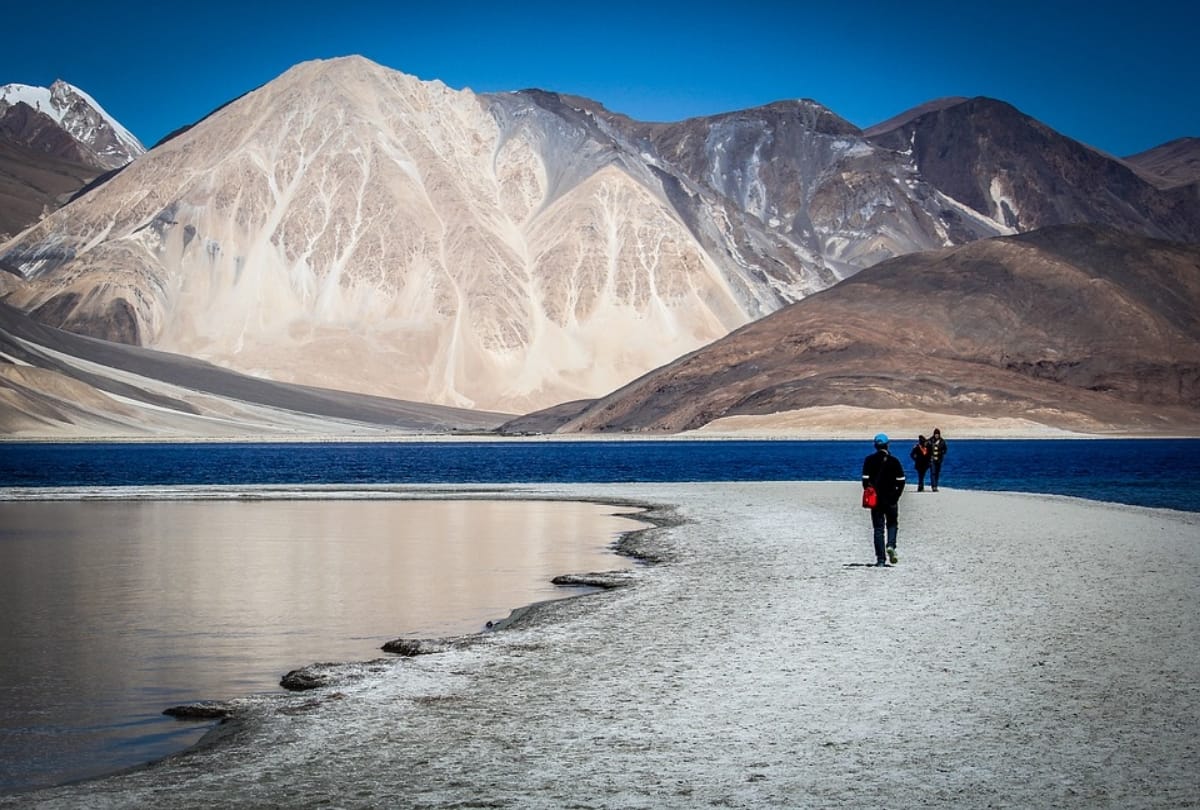 plan adventurous bike and trekking trip to leh ladakh with friends