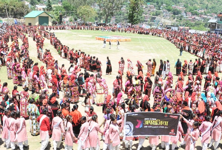 मतदान का संदेश देने को एक साथ नाचीं 5250 महिलाएं