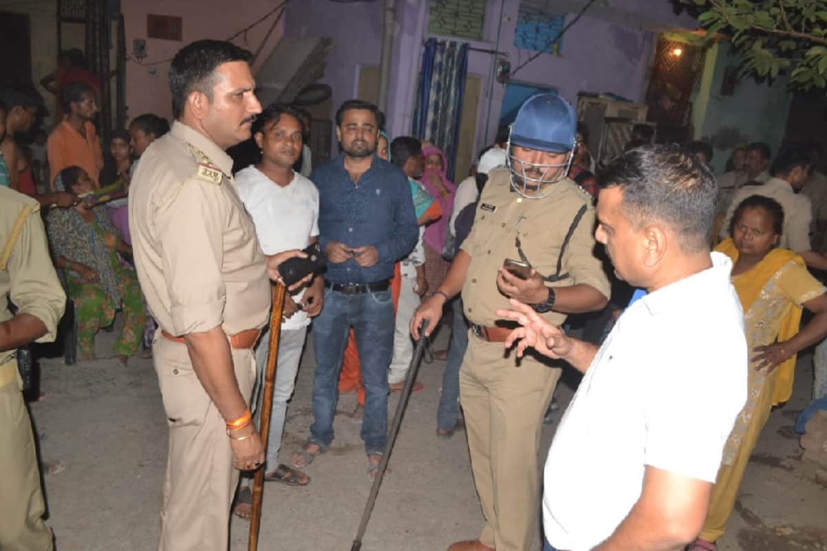Communal tension in Meerut after Boys break hand of a women on the protest of tampering