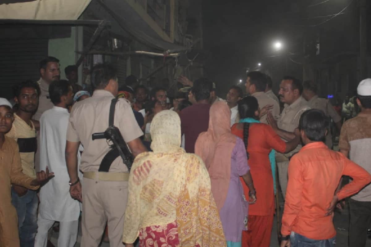 Struggles and firing between two parties in the ethnic conflict in Meerut