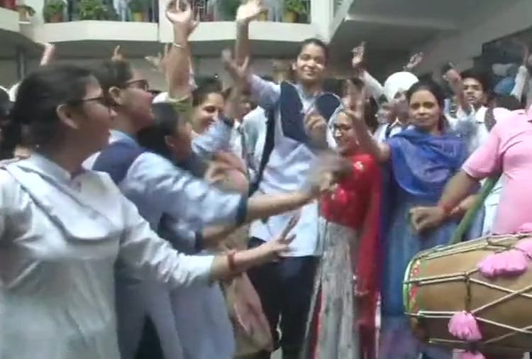PSEB, Result 2019, Punjab Board 10th Topper Neha Verma Success Story