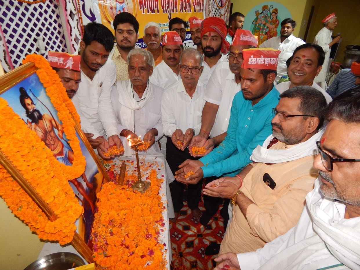 परशुराम जयंती समारोह में जुटे ब्राह्मण सभा के पदाधिकारी
