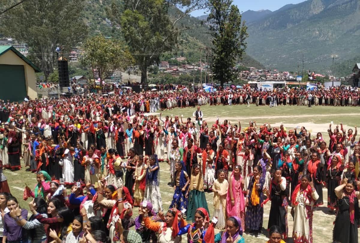 five thousand women traditional dance Nati in India book of records in Kullu Himachal Pradesh