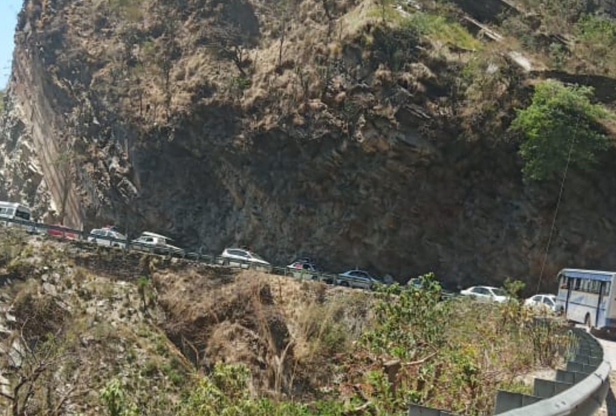 traffic jam for two hours on national high way chandigarh to manali near hanogi