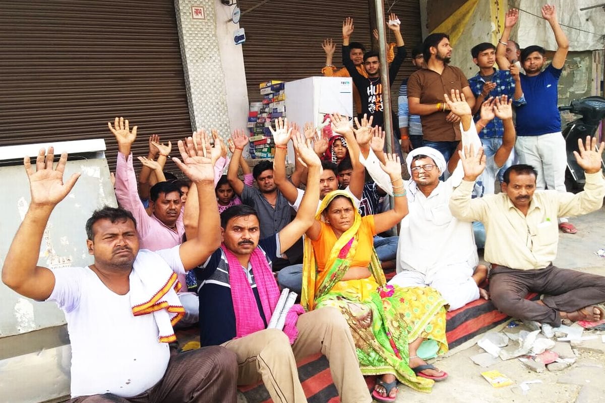 पुलिस के पिटाई के मामले में आधा दर्जन के खिलाफ रिपोर्ट दर्ज