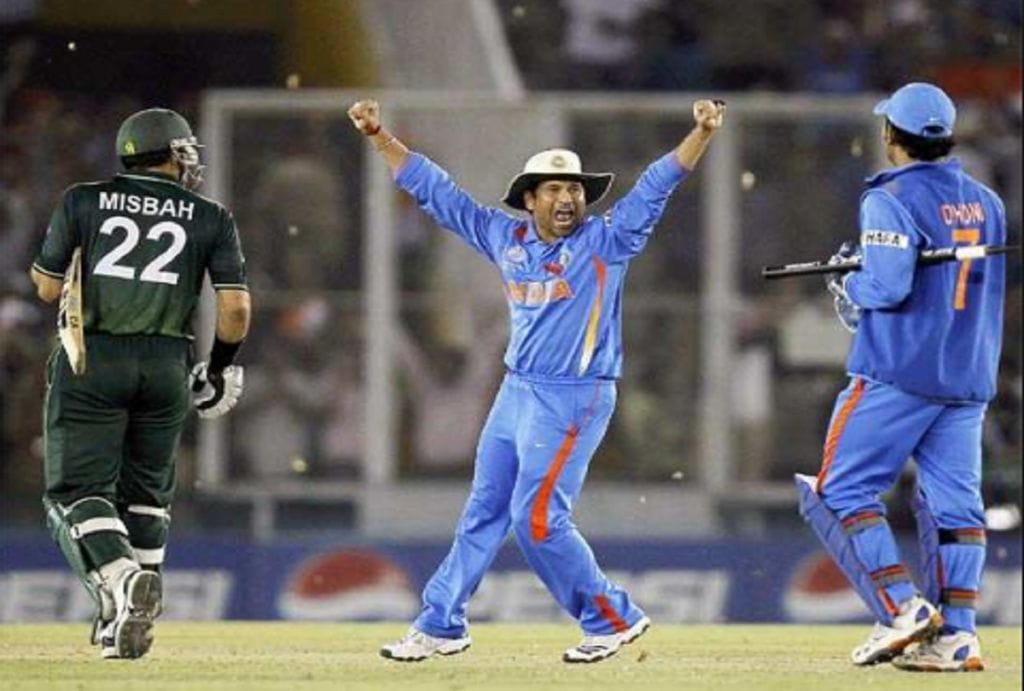 When India got ready to play against Pakistan without having food in cricket world cup 2011