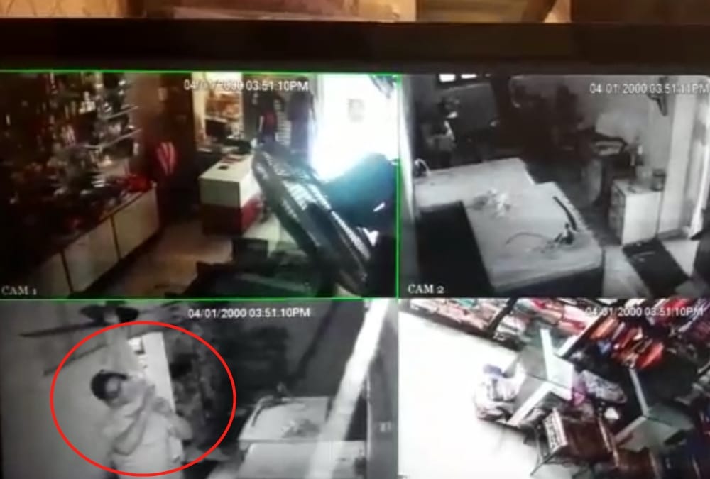 A businessman commits suicide in his shop in lucknow.