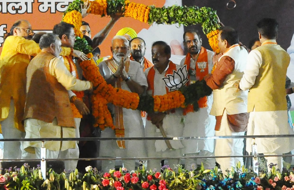election campaign colourfull flower sales went up by 20 percent in the Ghazipur market