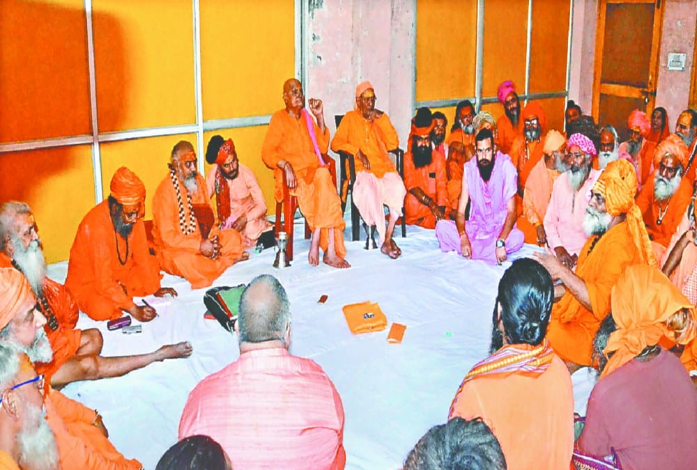 juna akhara Appointed Panchanand Giri and pilot Baba as Pithadhishvar
